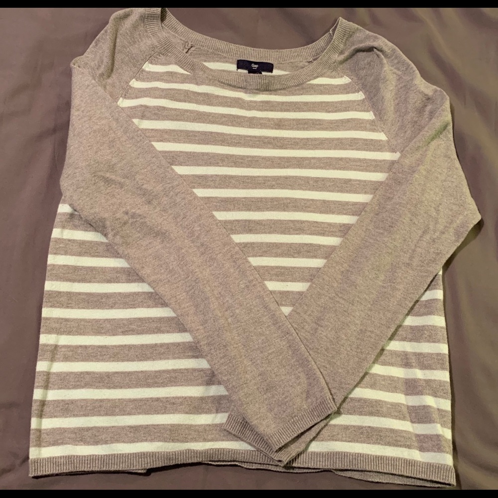 Gap sweater